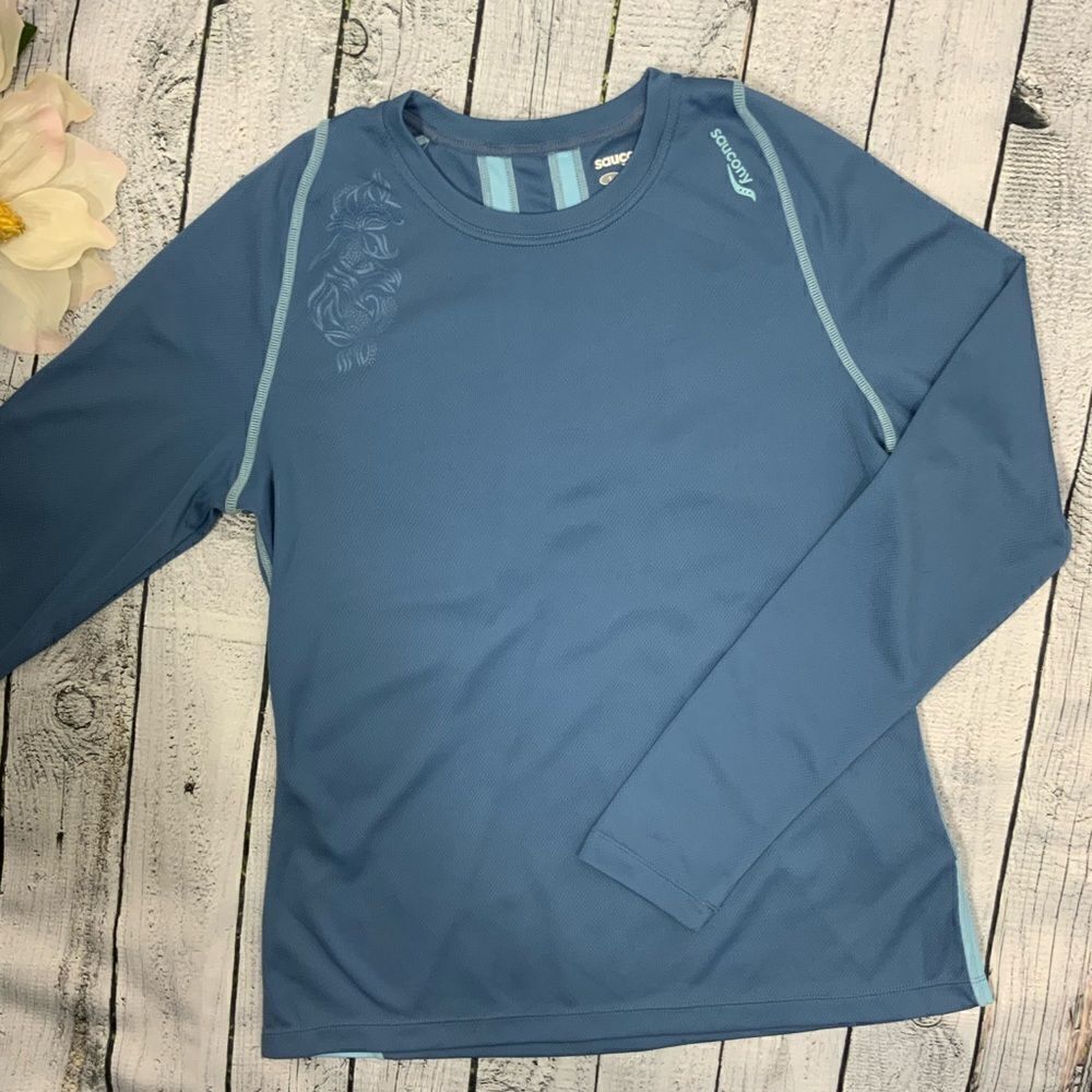 SAUCONY long sleeve activewear shirt